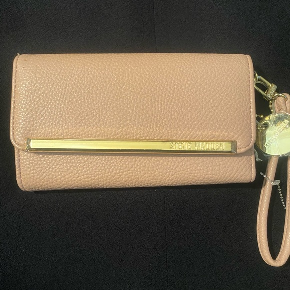 Steve Madden Handbags - Steve Madden pink wristlet